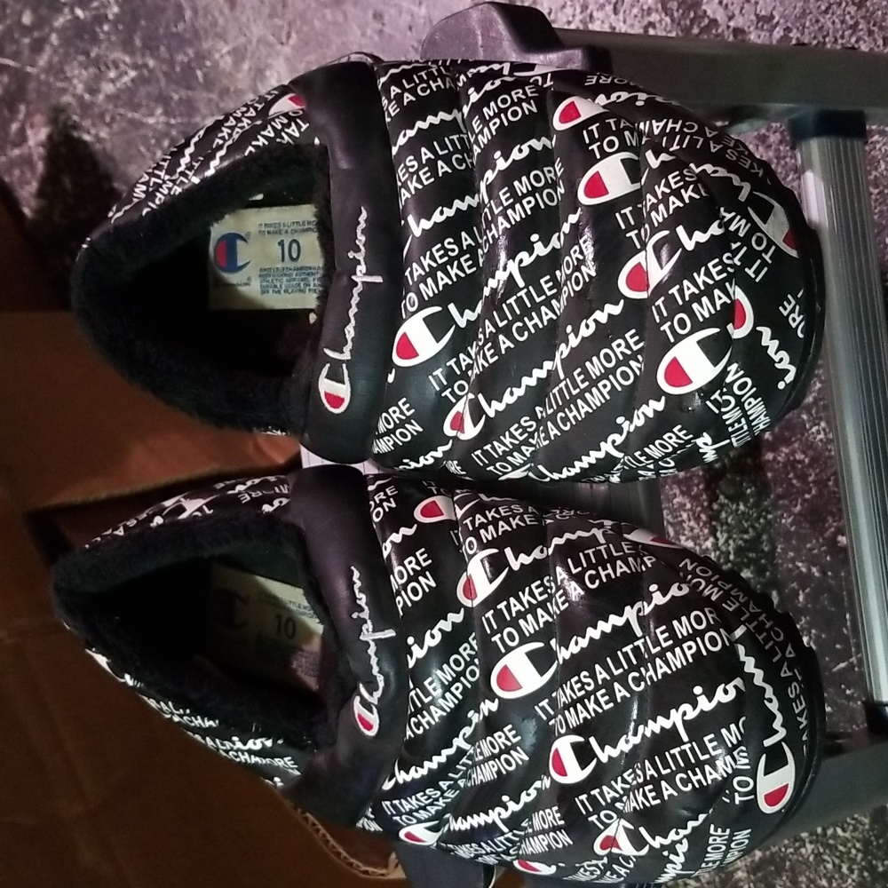 Champion Varsity Reflective Puffy Slippers - Black and White sz 10